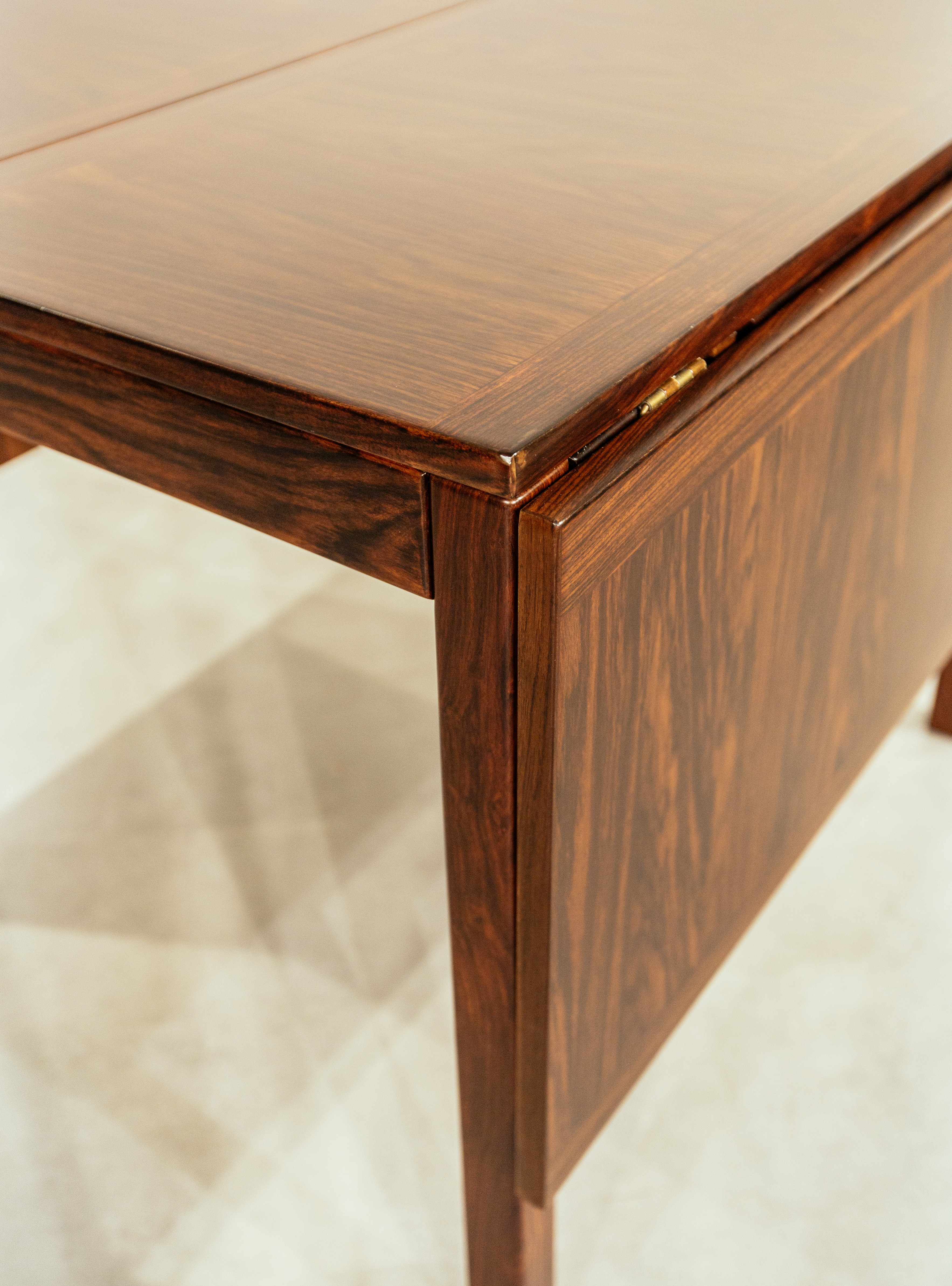 Vejle Stole og Möbelfabrik üretimi, Rosewood ağacı yemek masası 